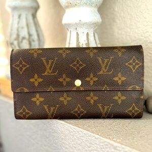 - Louis Vuitton Monogram Portefeiulle
Sarah Long Bifold Wallet